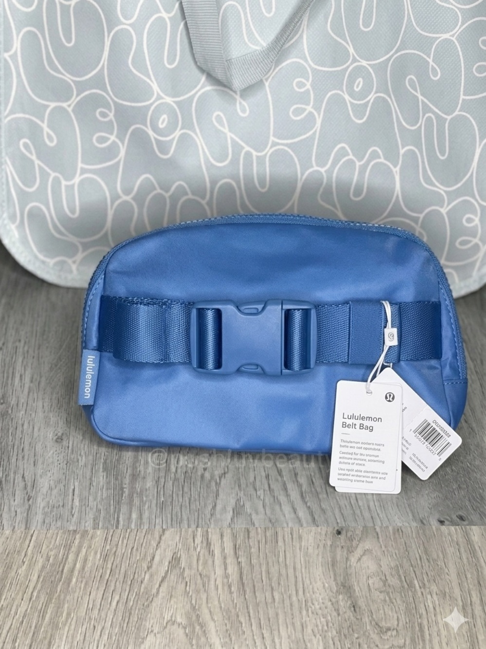 Lululemon NWT Everywhere Belt Bag 1L Pool Party Blue - Picture 3 of 5